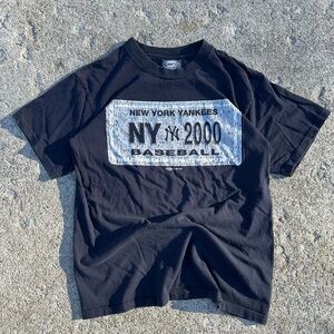 New York Yankees NY 2000 Baseball Short Sleeve T-Shirt - Black